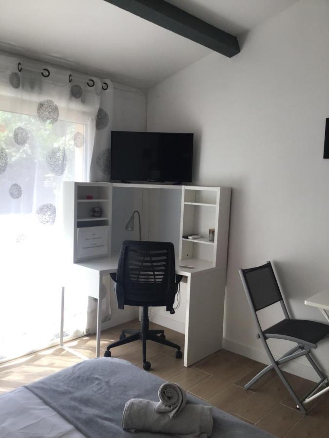 Studio Oustaou Acces Piscine Марсилия Екстериор снимка